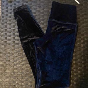 VELVET BLACK LULULEMON LEGGINGS